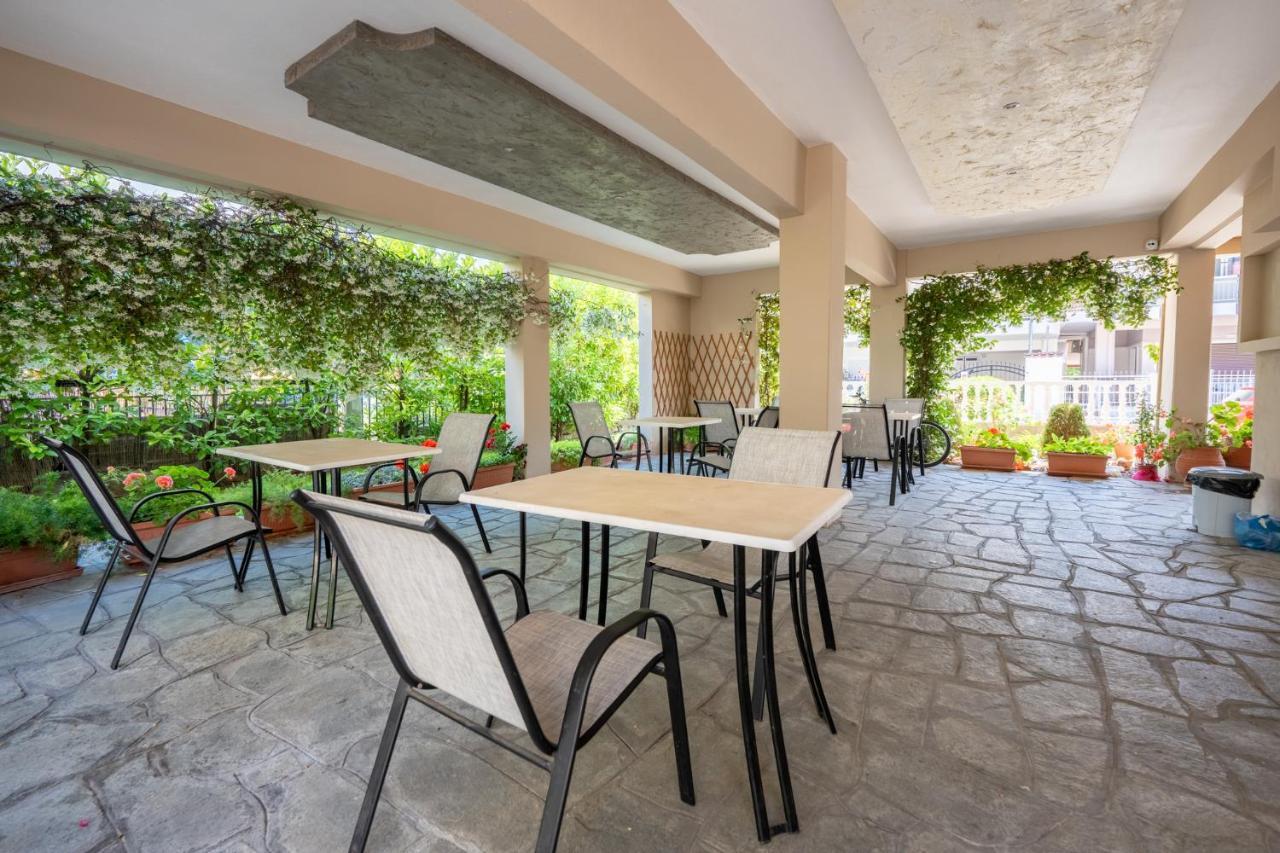 Milonas House Apartments Paralia Dionysiou Exterior foto