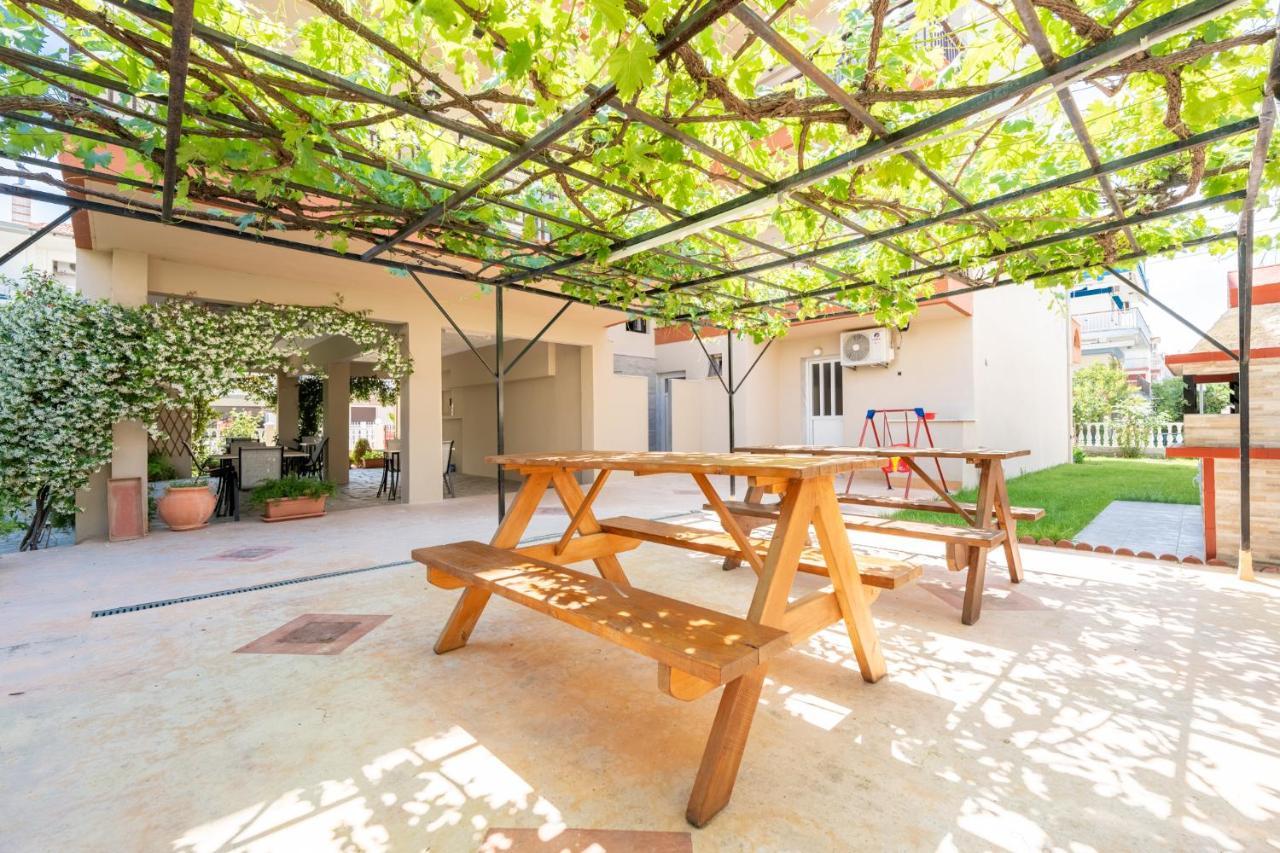 Milonas House Apartments Paralia Dionysiou Exterior foto